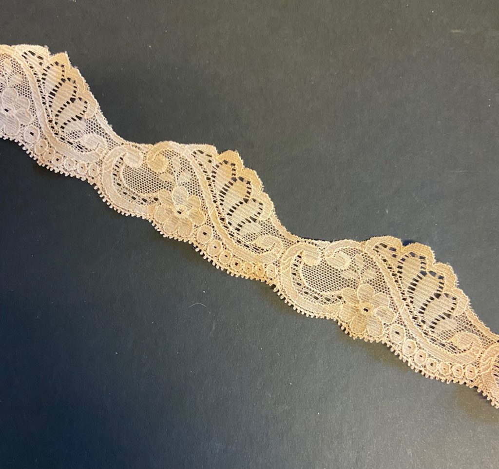 Steampunk kant Gianna, beige