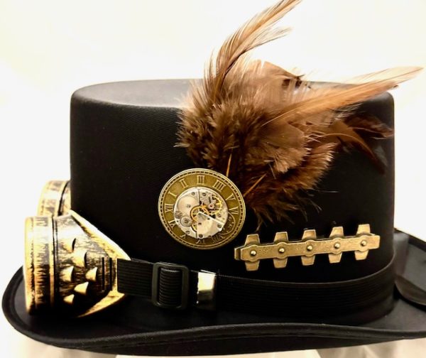 Steampunk hoed Moritz is een met de hand versierde hoed. Deze hoed is zwart , van 100% polyester en past op hoofdmaat 57/58.