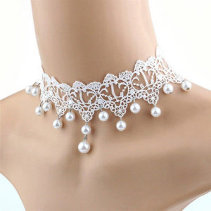 Steampunk choker 7, witte kanten ketting